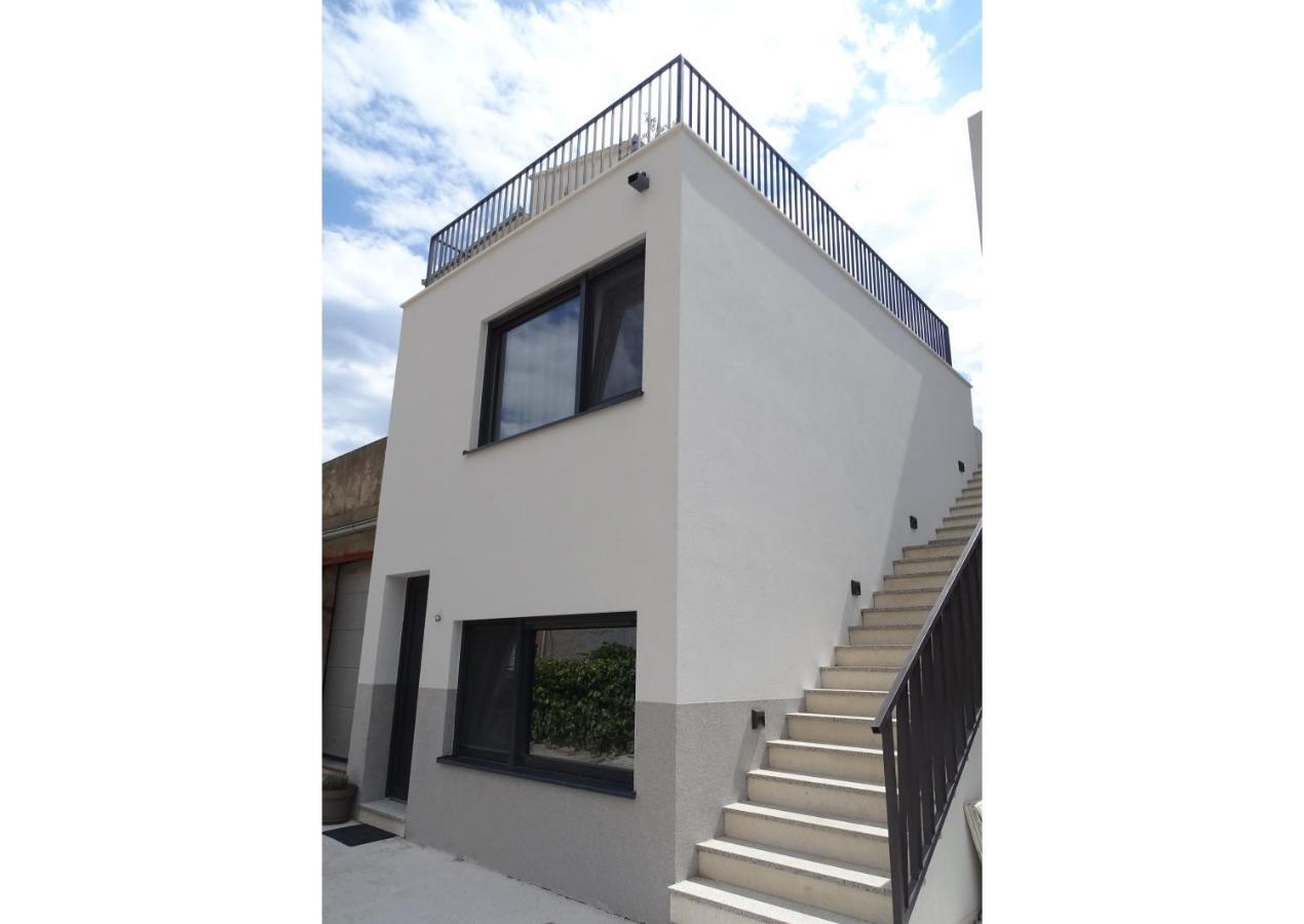 Modern Small House With A Terrace Split Exterior photo