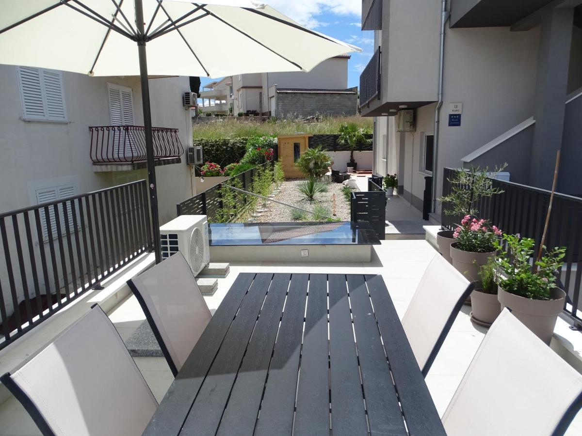 Modern Small House With A Terrace Split Exterior photo